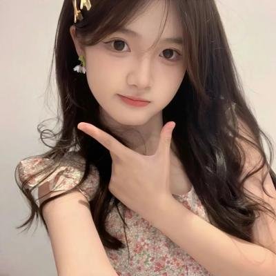 如月微笑海报